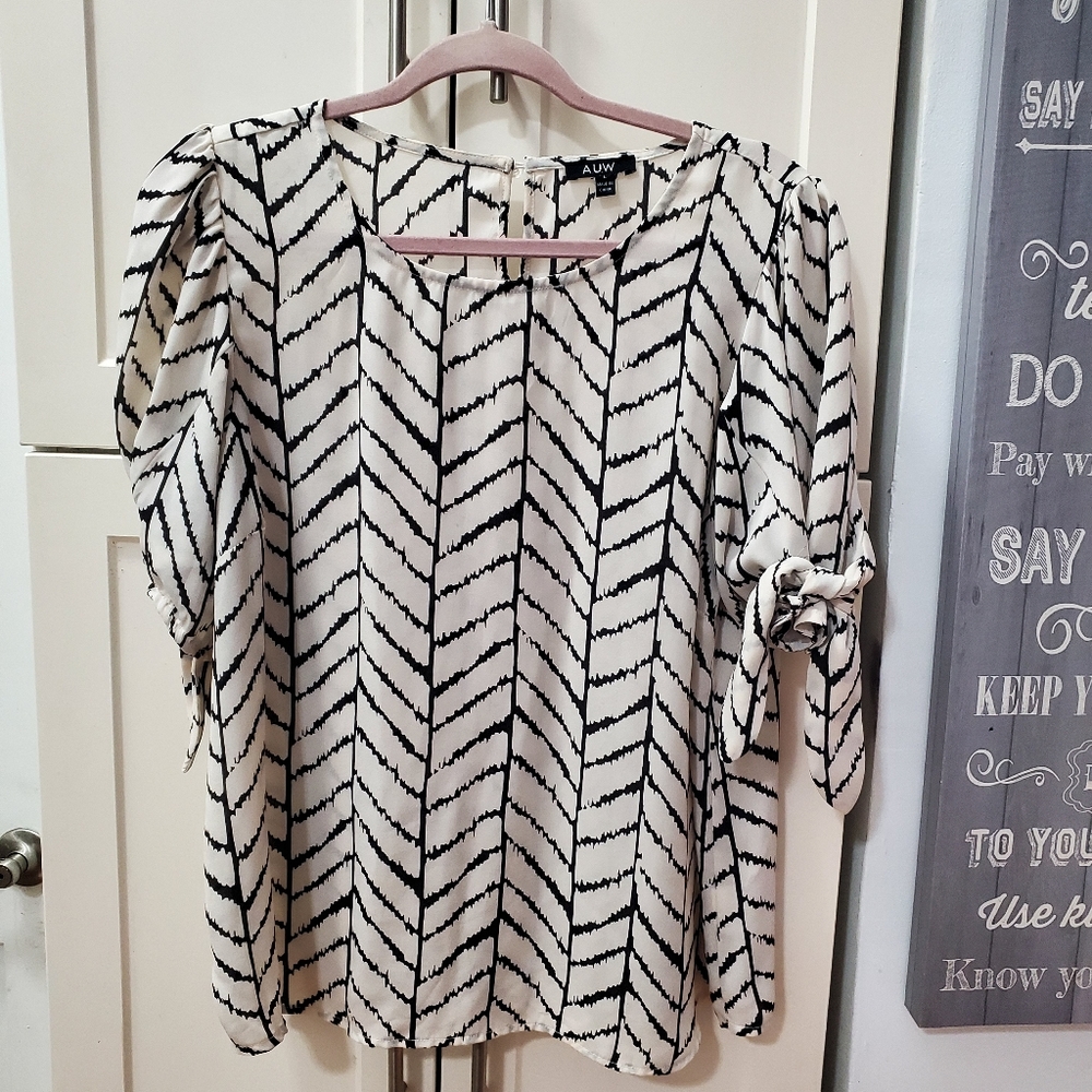 Off-white and black short sleeve top with arm ties. Size L.